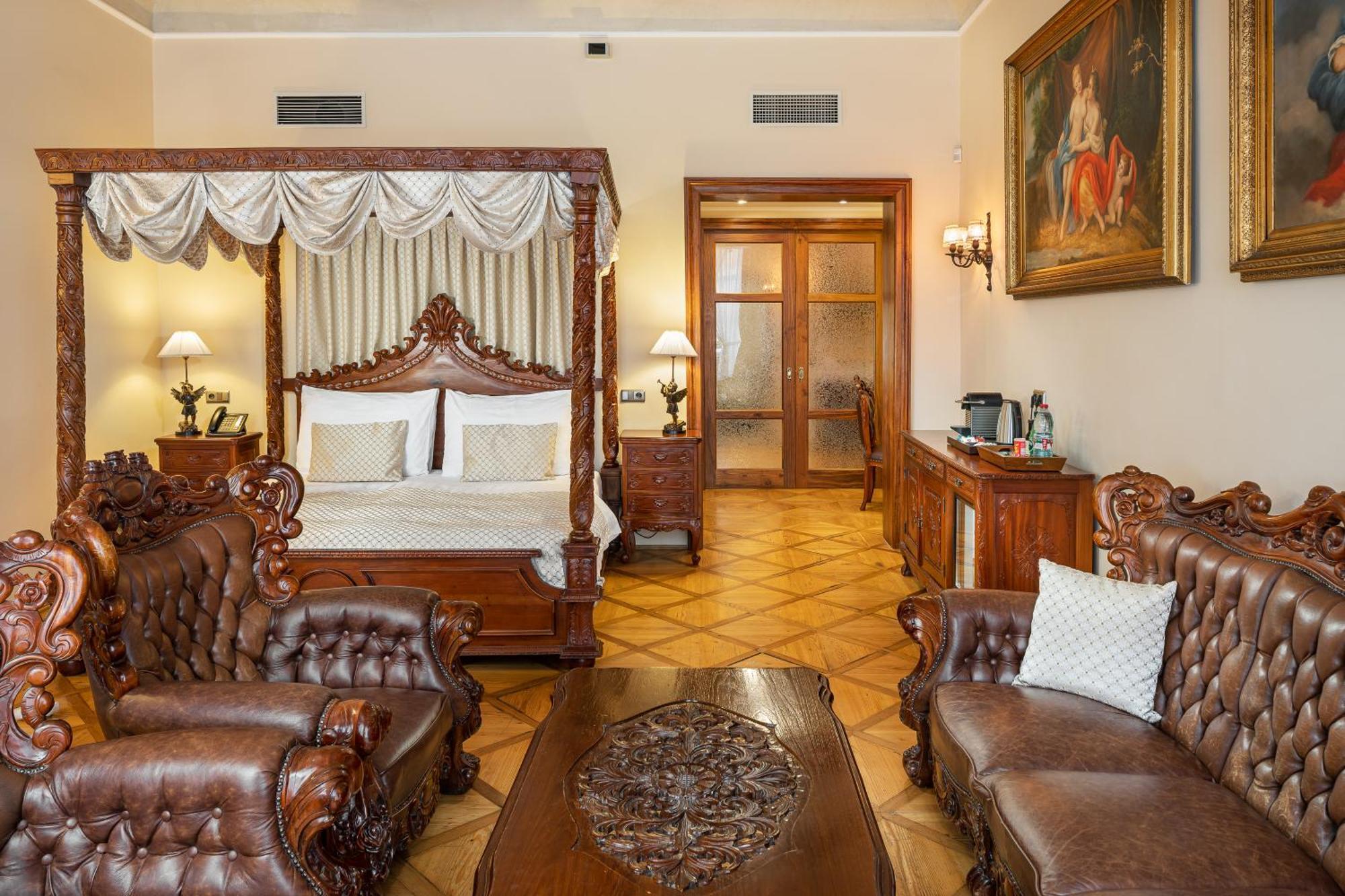 Iron Gate & By Bhg Hotel Praga