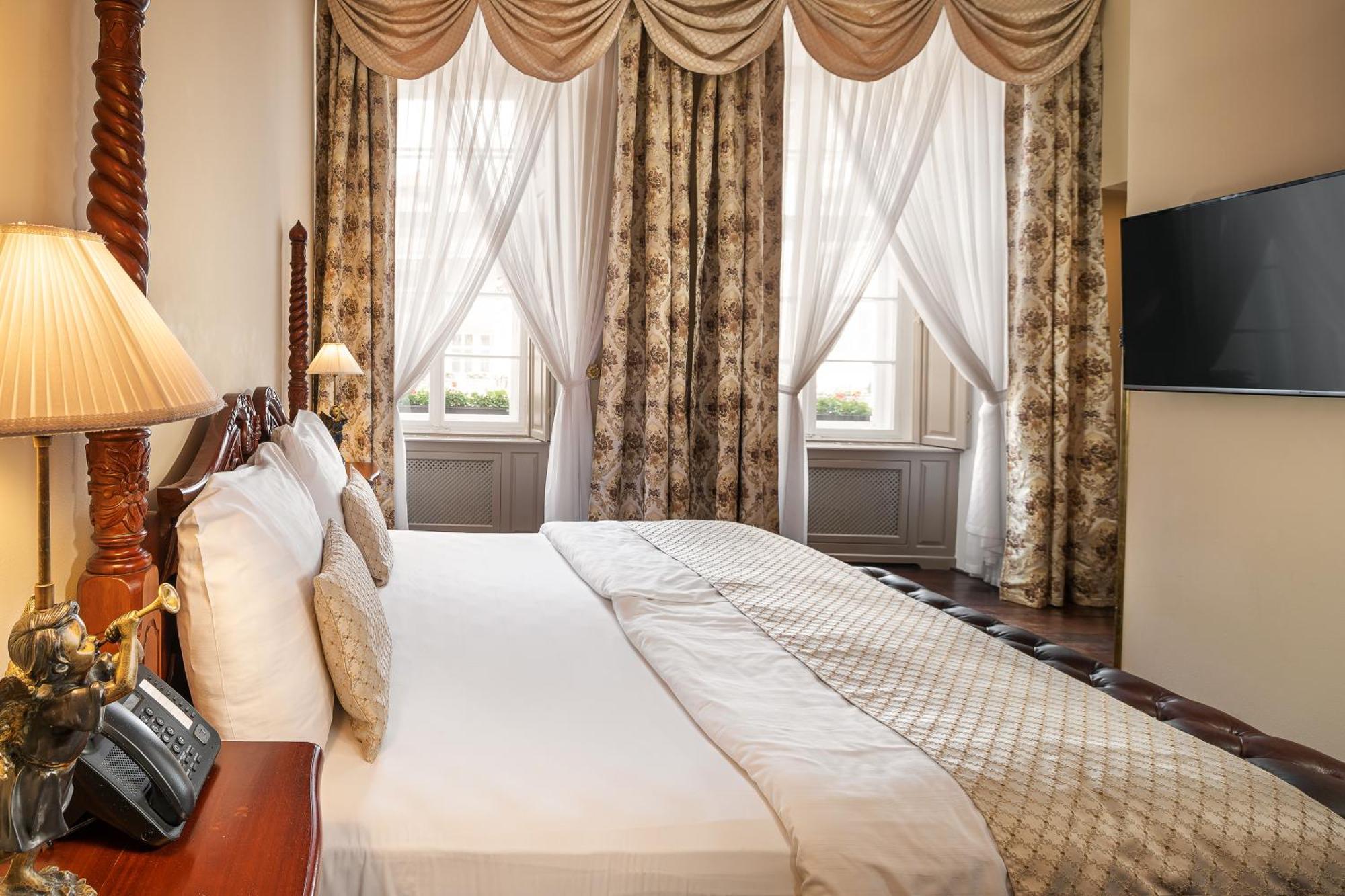 Hotel Iron Gate & By Bhg Praag